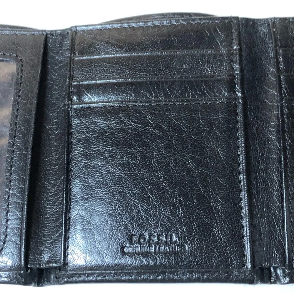 Fossil Black Tri-Fold Leather Wallet for Men, like new, pet/smoke free home
